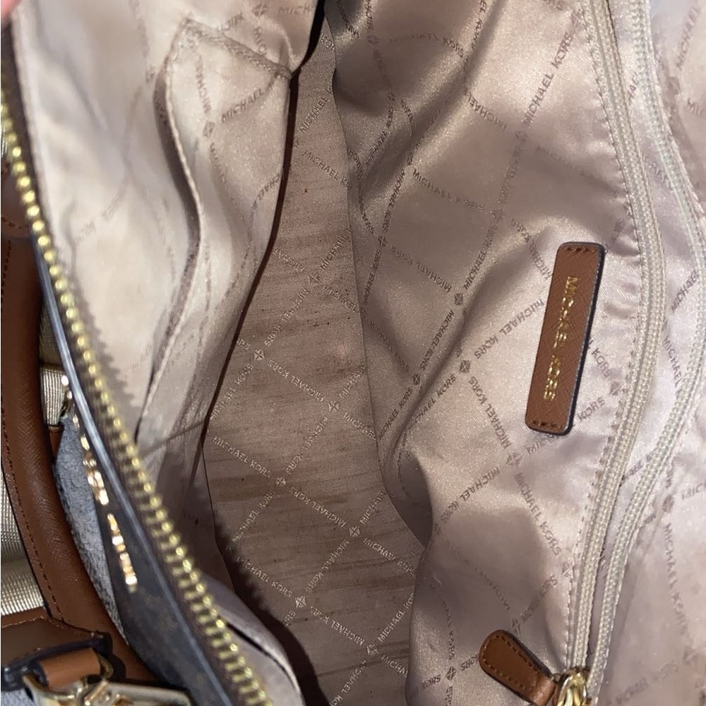 Michael Kors Beige and Brown Interior Handbag - Picture 3 of 5